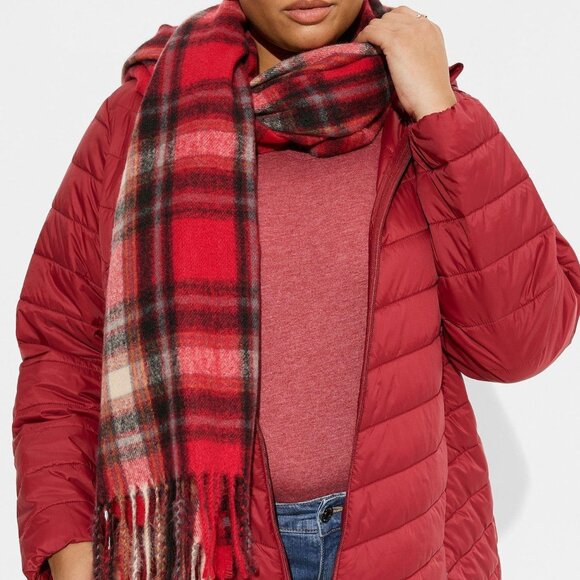 ❤️NWT TORRID SCARF ☆ VERY SOFT ☆ FRINGE DETAIL ☆ PLAID RED BLACK WHITE ☆ WARM - Picture 4 of 6